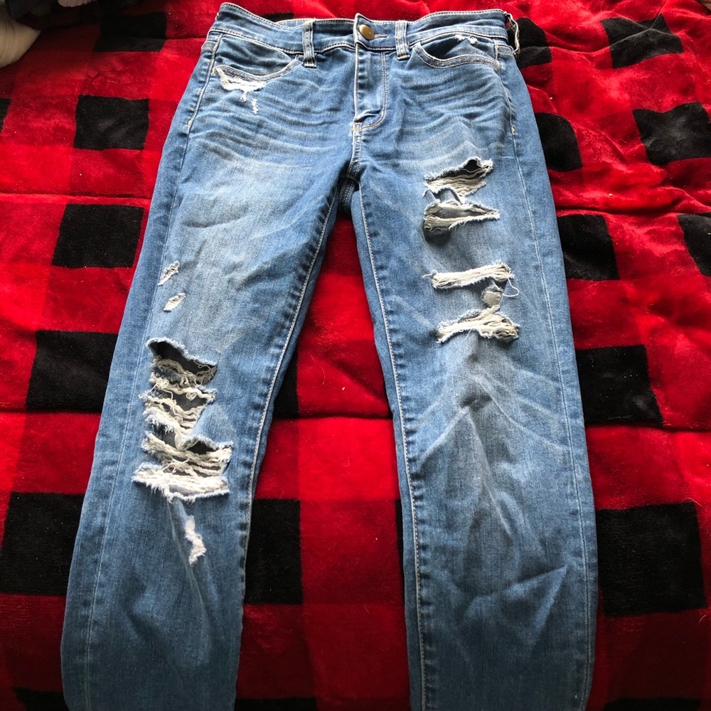 AE DISTRESSED SKINNY JEANS